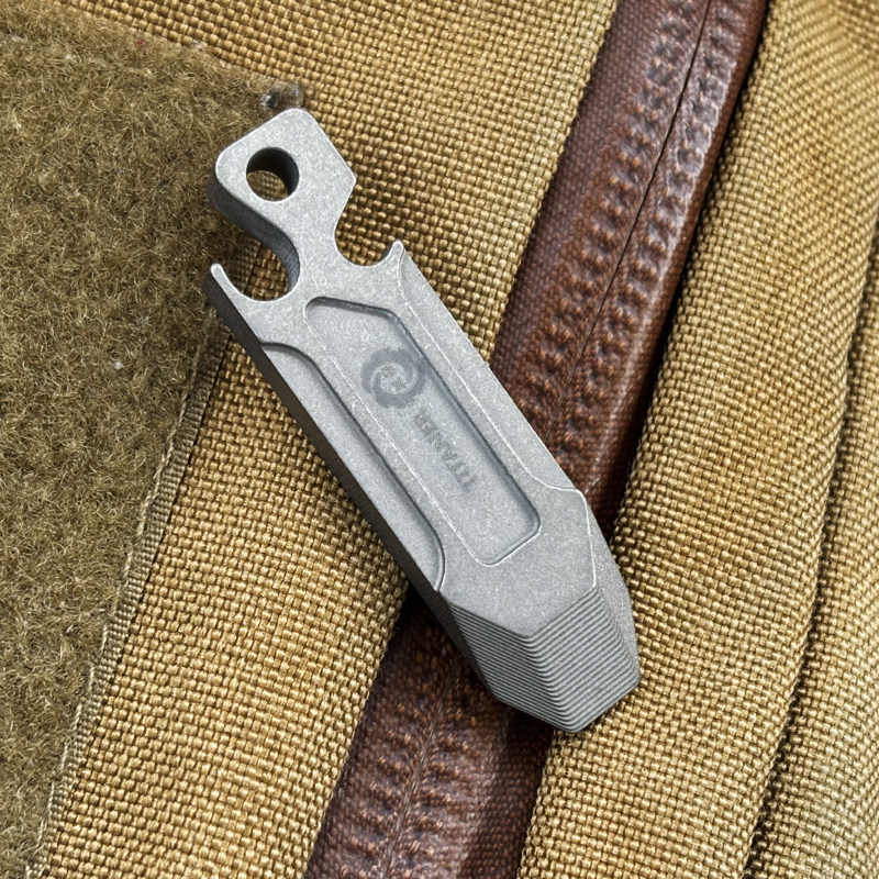 Keychain Multi Tool - Outdoor Portable EDC Multi-functional Titanium Alloy